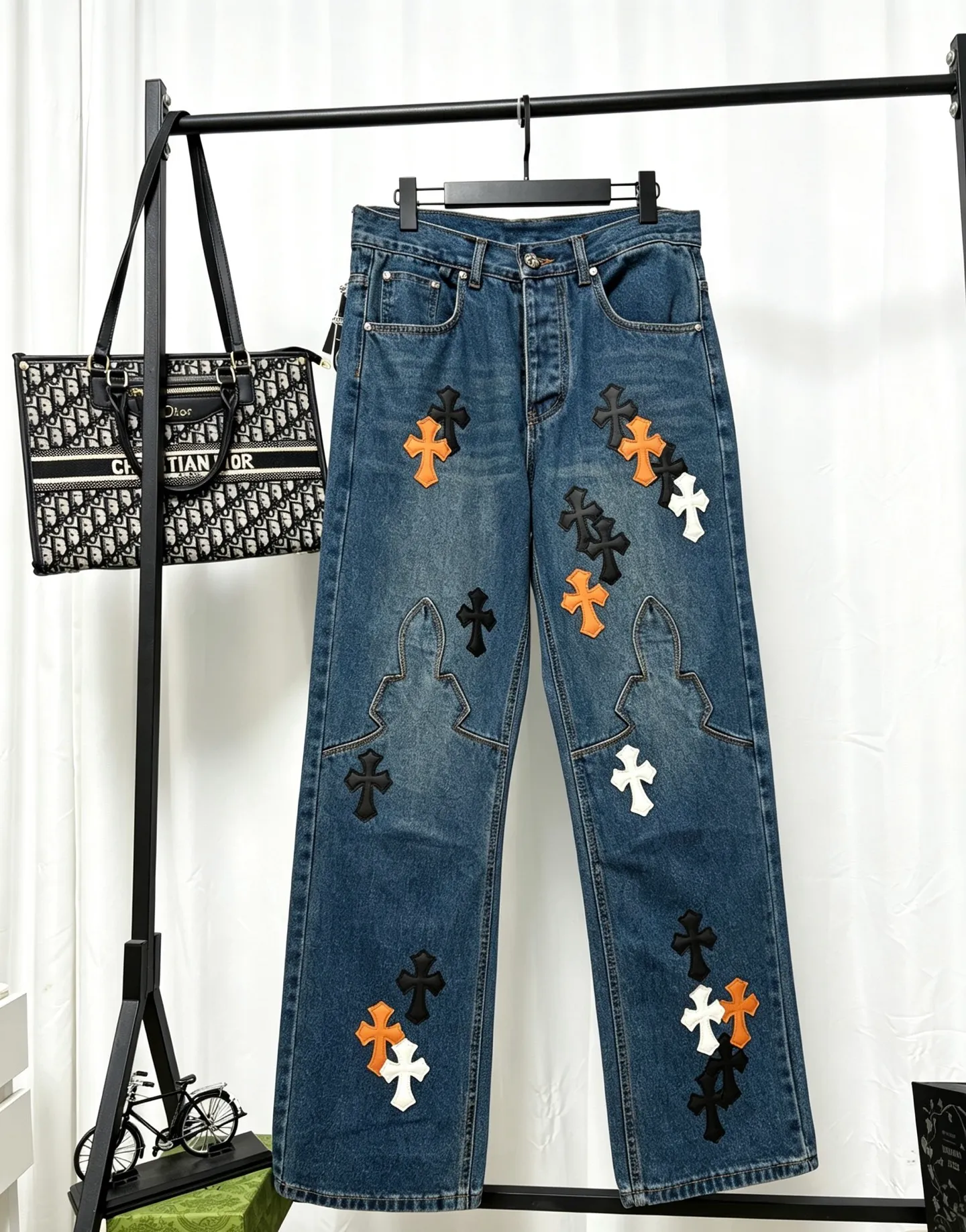 Chrome Hearts Chrome Hearts ， Premium ， ， 。 Levi's ， ， Retro ， ， 。 、 、 ， ， ， ， ， ； ， 。 Levis Classic Retro ， Genuine Leather ， 。 ， ， 。